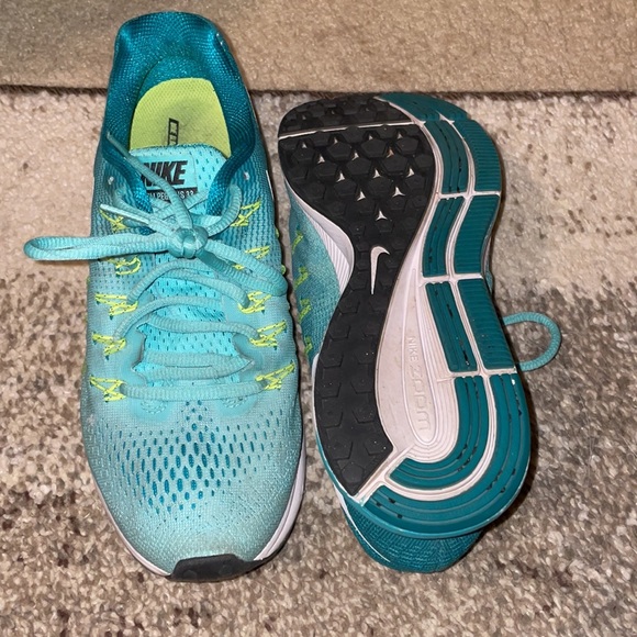 Nike shoes - Picture 2 of 3